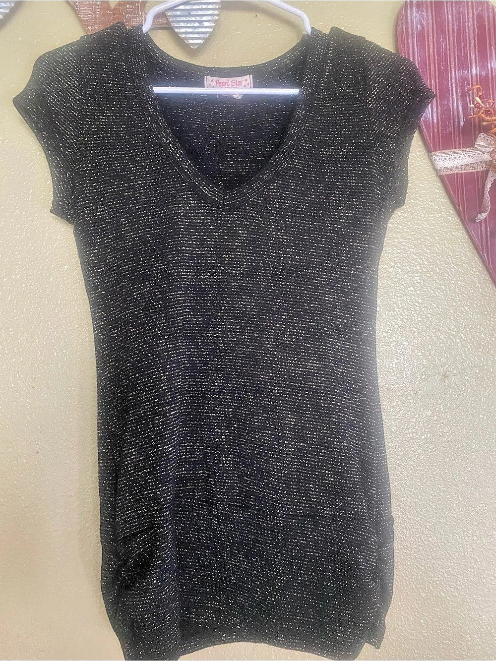 Y2K Pearl Star Black Sparkle V-Neck Tee Size small PTP 16-19